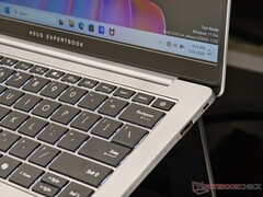 Asus ExpertBook P5: Direito