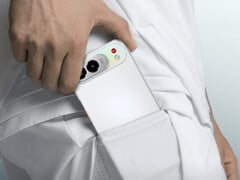 No momento, apenas a versão de 512 GB está disponível para compra. Na foto: uma imagem promocional mostrando a parte traseira do celular.