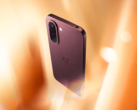 O OnePlus N6x na cor Vermelho Borgonha.