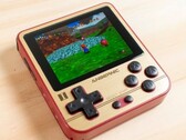 O Anbernic RG280V é um console de jogos compacto, modelado no Game Boy. (Fonte da imagem: Anbernic)