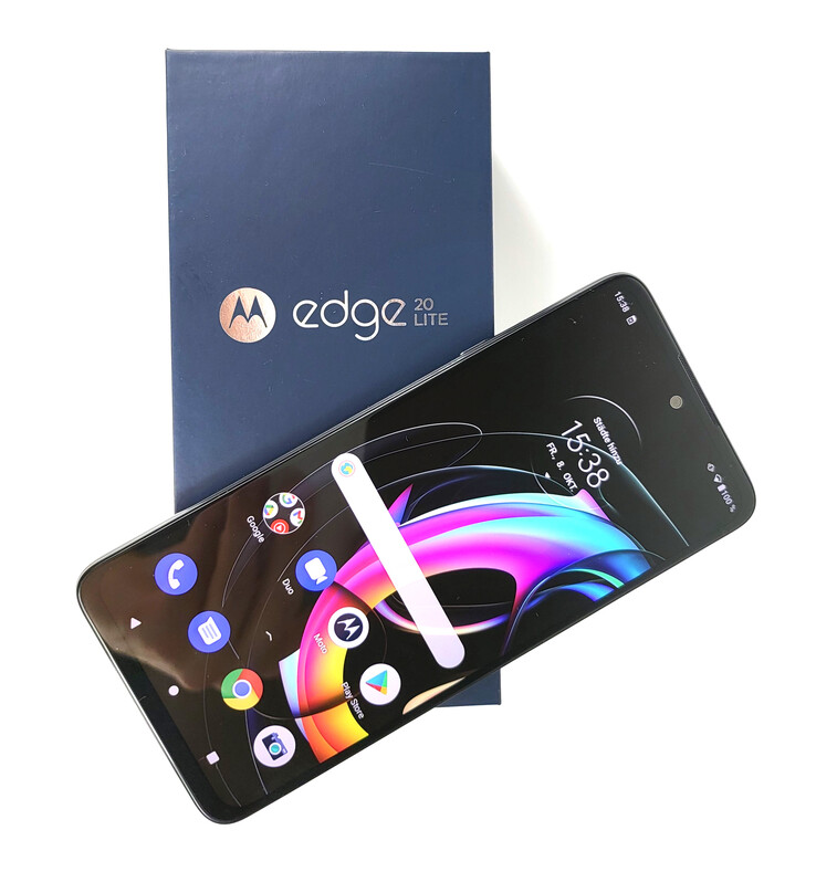 Motorola Edge 20 Lite em grafite elétrico