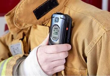 O recurso Push-to-Talk (PTT) permite que os funcionários se comuniquem rapidamente com um simples toque de botão. (Fonte da imagem: Kyocera)
