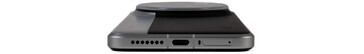 Borda inferior: Alto-falante, porta USB, microfone e bandeja do SIM (Fonte da imagem: Daniel Schmidt)
