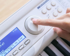 O teclado Casio LK-550WE
