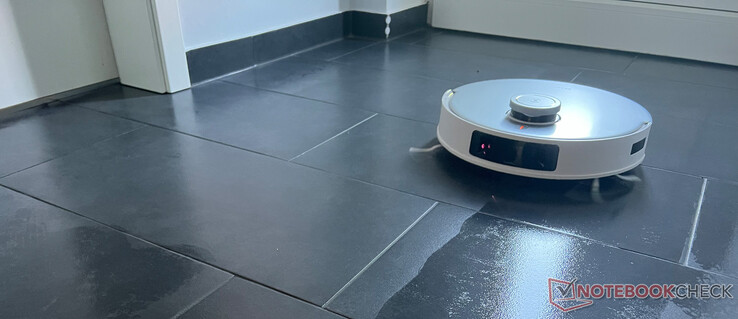 Ecovacs Deebot T20 Omni no trabalho