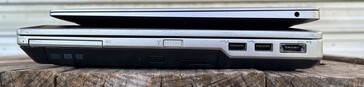 À direita: Parte superior - MacBook Air 2020 (MBA 2020) com conector de áudio de 3,5 mm; Parte inferior - Dell Latitude E6430 com ExpressCard, unidade de DVD removível, switch WiFi, 2x USB-A 3.0 (5 Gbps), eSATA/USB-A 2.0