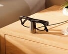 O suporte de recarga para os óculos Meta funciona muito bem como carregador de mesa ou de cabeceira.