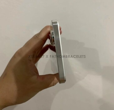 OnePlus Nord N20 (imagem através de braceletes Fathom)