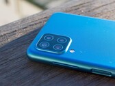 A Galaxy A12 ostenta uma câmera de 48 MP. (Fonte: Reviews de especialistas)
