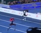Os chineses Tiangong Ultra (à direita) e Honor Lightning (à esquerda) bateram o recorde mundial dos 100 metros de Usain Bolt.