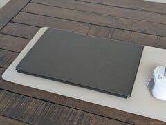 O mais recente MSI Stealth 16 adota o visual mais elegante e minimalista da série Prestige, mas estranhamente deixa de fora o leitor de cartões SD do qual seu público-alvo depende