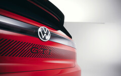 O icônico emblema GTI da Volkswagen será aplicado a um hot hatch FWD eletrificado nos próximos anos. (Fonte da imagem: Volkswagen)