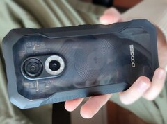 Doogee S61 Pro com tampa traseira transparente (Fonte: Própria)