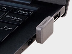 O pen drive I-O Data SSPJ-UTC fica bem alinhado com a porta USB-C. (Fonte da imagem: I-O Data)