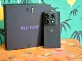 O Razr Fold oferece ampla capacidade de bateria e também impressiona em outras áreas.
