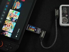 Nintendo Switch 2 consumindo energia de uma bateria IceMag externa, conectada por meio de um cabo Genki USB-C e medidor de energia em linha (Fonte da imagem: ETA Prime no YouTube)