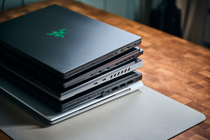 Razer Blade 16 (leitor de cartão, USB-C, USB-A, HDMI 2.1), XMG Neo 16 (leitor de cartão, 2 x USB-A), ROG Scar 16 (2 x USB-A), Legion Pro 7 (conector de áudio, interruptor de desativação da câmera, USB-A)