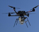 Um drone airbone carregando o paraquedas (Fonte da imagem: NASA e Christopher LC Clark; cortado)