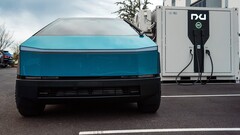 o Cybertruck de 800 V carrega lentamente, mesmo com pilhas de 350 kW (imagem: Nxu/X)