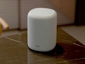 Alto-falante inteligente WiiM Sound Lite colocado em uma mesa de mármore (Fonte da imagem: WiiM)