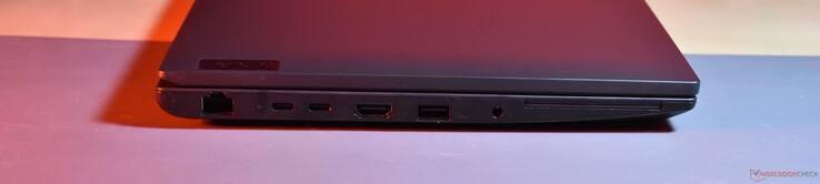 esquerda: Ethernet RJ45, 2x USB C 3.2 Gen 2, HDMI, USB A 3.2 Gen 1, áudio de 3,5 mm