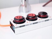 O mais recente filtro de linha da Genki possui quatro portas USB-C com uma potência total de 240 watts. (Fonte da imagem: Genki)