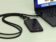O cabo OntheGo USB-C Lanyard da Satechi (na foto) já está disponível. (Fonte da imagem: Satechi)
