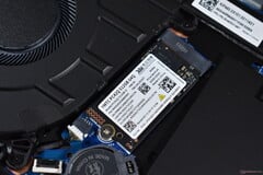 O SSD da YMTC no Lenovo ThinkBook 14 G9 IPL.