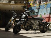 O novo CE 02 da BMW é um ciclomotor eletrificado que tem muita personalidade. (Fonte da imagem: BMW)