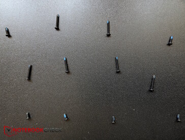 Atenção! 12 parafusos, 3 comprimentos diferentes