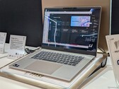 O Prestige 16 mais recente pode ter uma tela de resolução mais baixa do que o XPS 16, mas compensa com mais portas e um design mais fino
