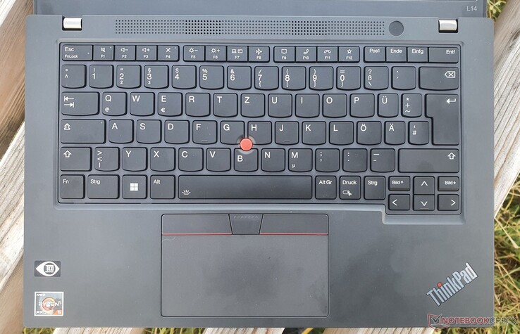 O teclado resistente a salpicos é substituível