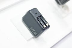 A ESR lançou dois novos carregadores de 65 W com cabos USB-C integrados