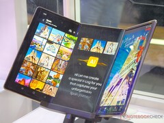 A primeira dobradura tripla da Samsung, provavelmente chamada de Galaxy G Fold, poderia mais uma vez ser exclusiva da China e da Coreia do Sul. (Fonte da imagem: Alexander Fagot, Notebookcheck)