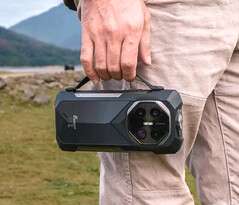 O smartphone Fossibot F113 tem uma conveniente alça de transporte na lateral. (Fonte da imagem: Fossibot)