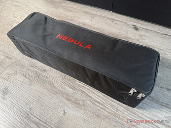 A tela está dentro desta bolsa compacta