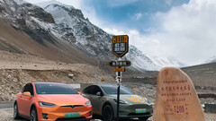 Modelo X e Modelo Y no acampamento base do Monte Everest (imagem: Tesla)