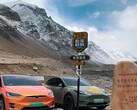 Modelo X e Modelo Y no acampamento base do Monte Everest (imagem: Tesla)