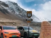 Modelo X e Modelo Y no acampamento base do Monte Everest (imagem: Tesla)