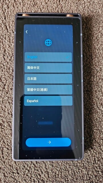 O iFLYTEK AI Recorder S6 oferece cinco idiomas de sistema, mas não inclui o alemão nem o francês.