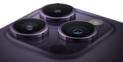 O iPhone 15 Pro Max pode utilizar uma lente periscópica, permitindo maior zoom óptico. (Imagem via Apple c/ edições)