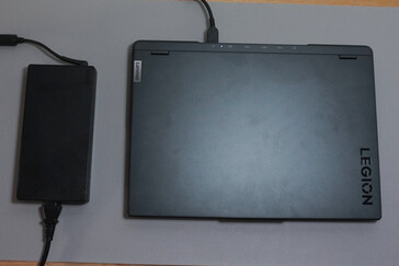 Exterior do laptop (fonte da imagem: Notebookcheck)