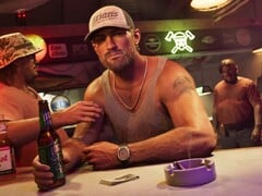 O novo vídeo vazado mostra Jason explorando um clube de strip-tease.