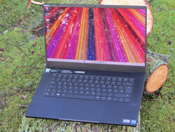 A Razer Blade 15 (início de 22), fornecida pela Razer.