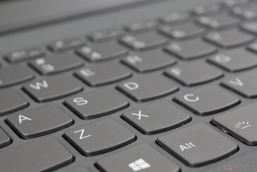 O teclado não surpreende se você já teve experiência com um IdeaPad no passado
