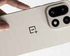 O próximo smartphone carro-chefe, o OnePlus 15. (Fonte da imagem: OnePlus, editado)