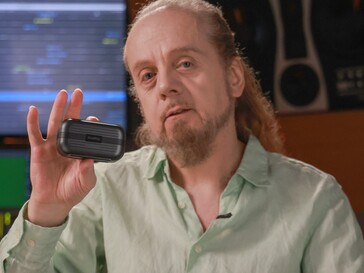 O microfone SmallRig S70 é ajustado pelo engenheiro Luca Bignardi, ganhador do Grammy (Fonte da imagem: SmallRig)