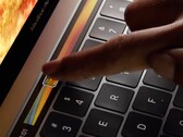 Os problemas com o MacBook Pro com Touch Bar são intermináveis. (Imagem: Apple)