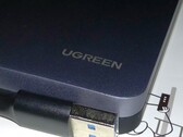 Caixa do disco rígido UGREEN USB C 2.5'' e cabo USB (Fonte: Própria)