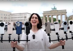 Vivo X200 Ultra coroado como o rei da fotografia com zoom. Uma pessoa segurando os telefones de teste na foto. (Fonte da imagem: Versus; cortada)